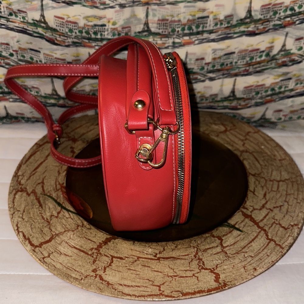 Beautiful Red Bow tie Faux Leather Small Canteen Shape Crossbody Bag - Picture 6 of 12